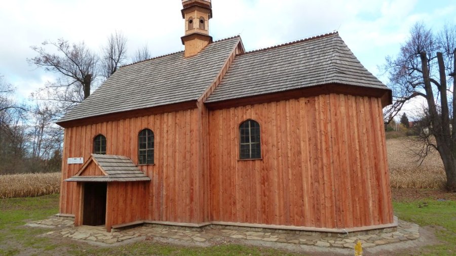Zabytkowy Kościółek pw. NMP w Tłuczani z 1664 r.