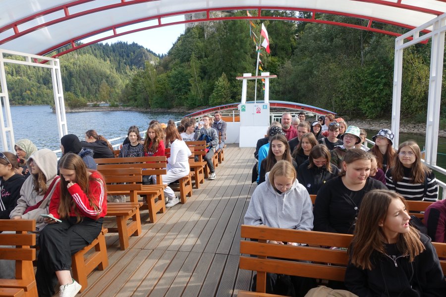 Uczestnicy projektu na jeziorze Czortyńskim.