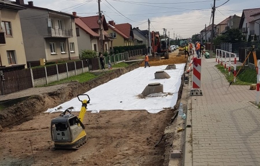 Budowa kanalizacji w ul. Nadwiślańskiej w Bobrku.