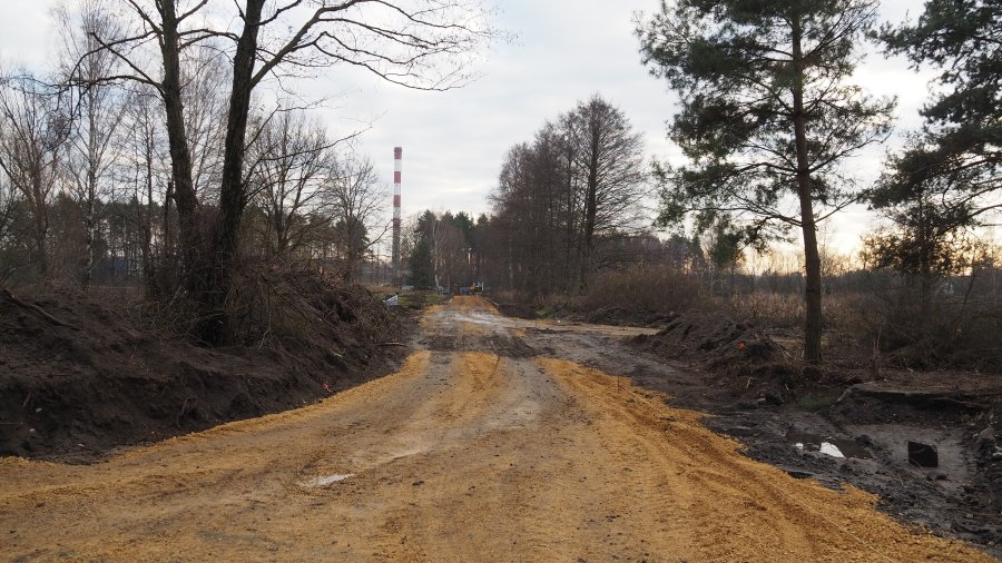 Prace budowlane związane z zagospodarowaniem otoczenia stawów w Chełmku.