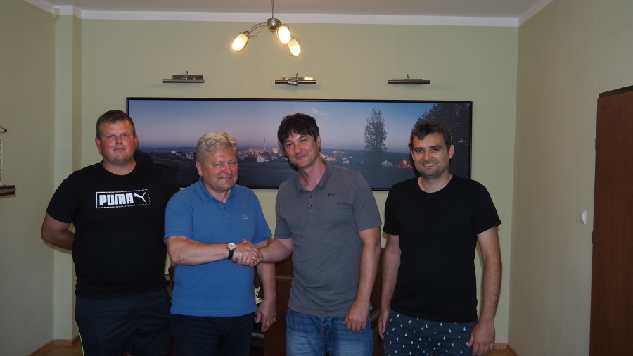 Przedstawiciele KS Chełmek z wizytą u Burmistrza Chełmka