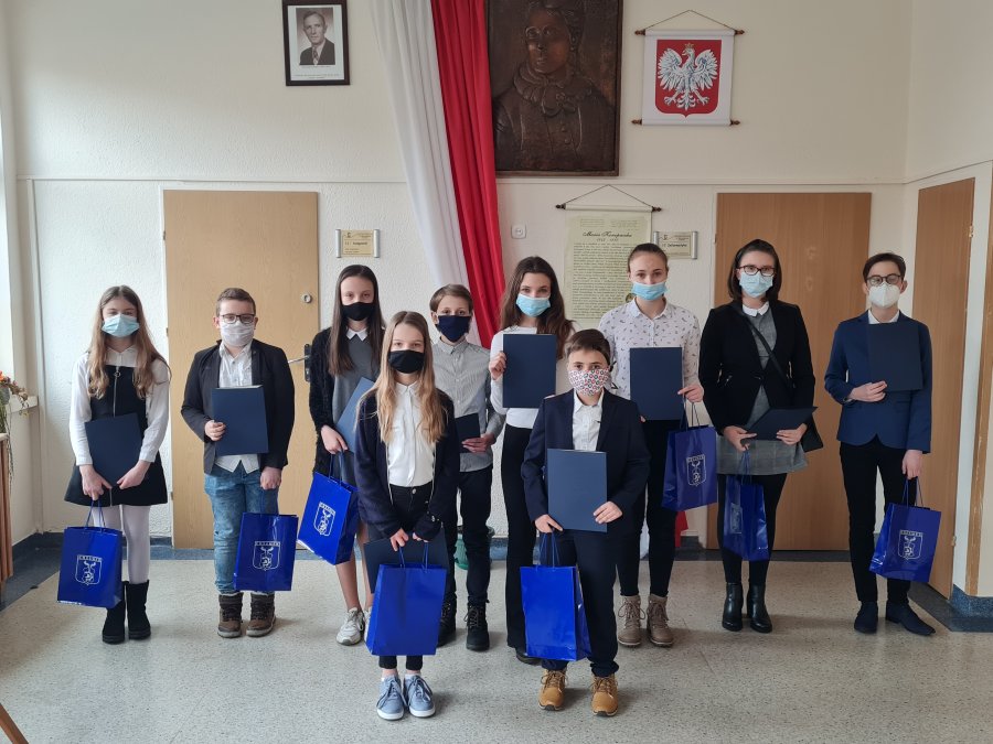 Stypendyści Samorządowego Zespołu Szkół im. Marii Konopnickiej w Gorzowie.