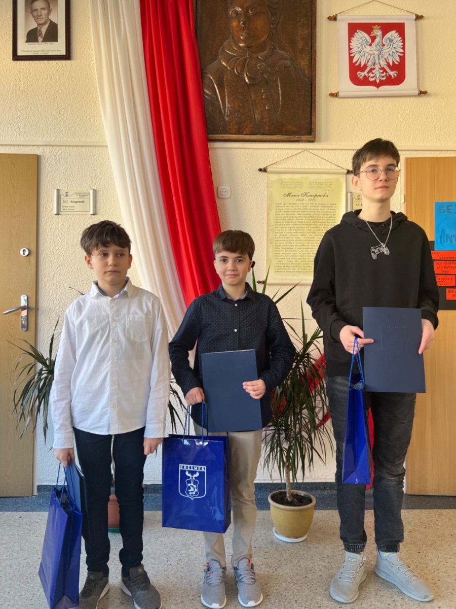 Stypendyści Samorządowego Zespołu Szkół im. Marii Konopnickiej w Gorzowie.