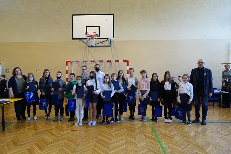 Stypendyści Samorządowego Zespołu Szkolno - Przedszkolnego nr 2 w Chełmku.