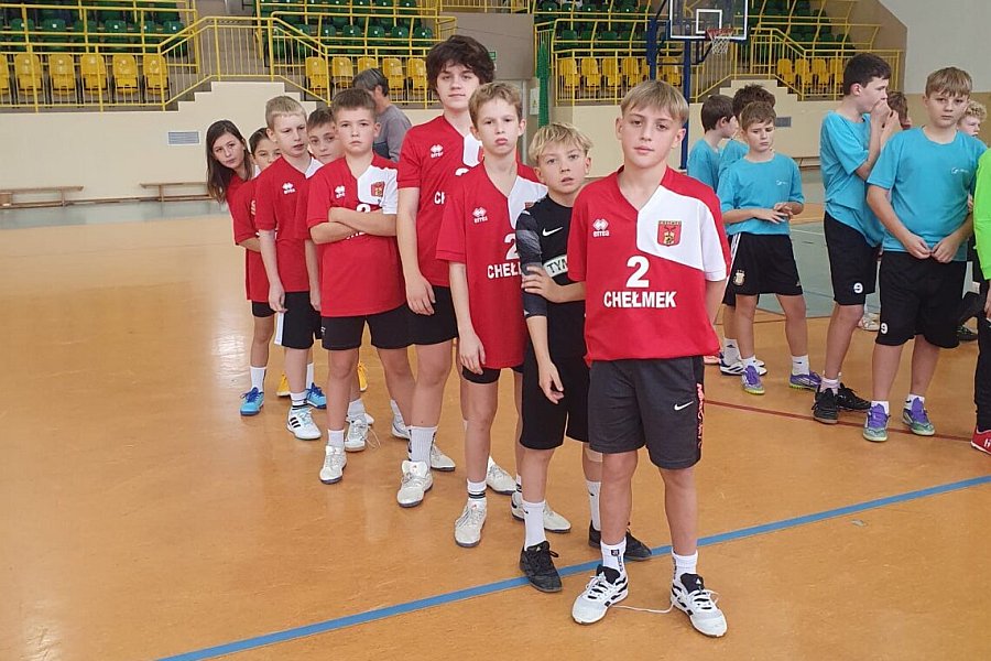 Reprezentacja Samorządowego Zespołu Szkolno – Przedszkolnego nr 2 w Chełmku, która wywalczyła brązowy medal plasując się w trójce najlepszych drużyn w Małopolsce.