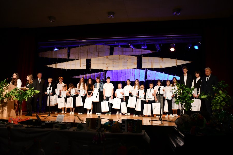 Uczniowie SZS P nr 2 w Chełmku nagrodzeni w konkursie ekologicznym